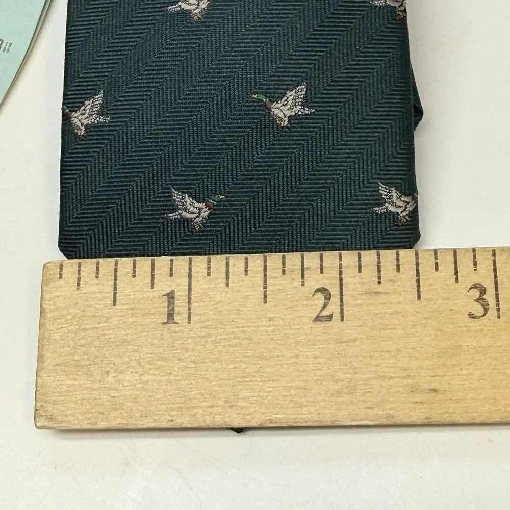 Class Club Boys Deep Green W/Flying Ducks Print 100% Silk Regular Neck Tie New